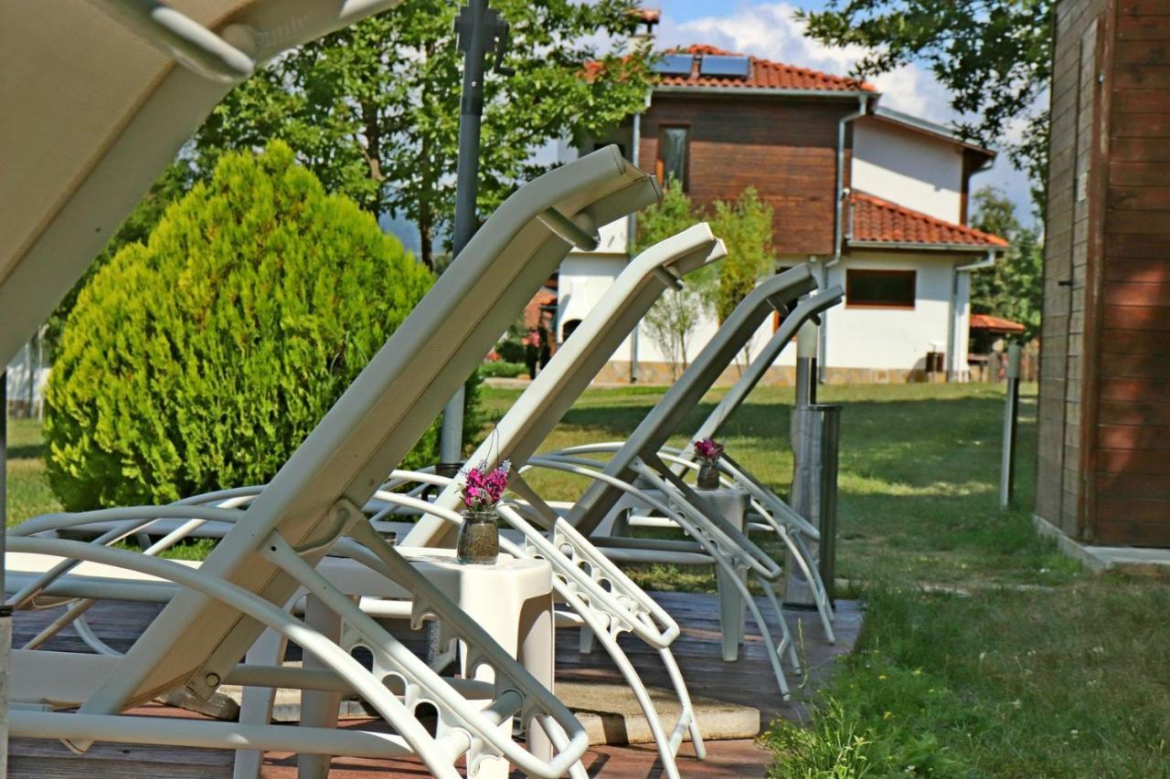 Sinjirite Complex Hotel Elena Exterior photo