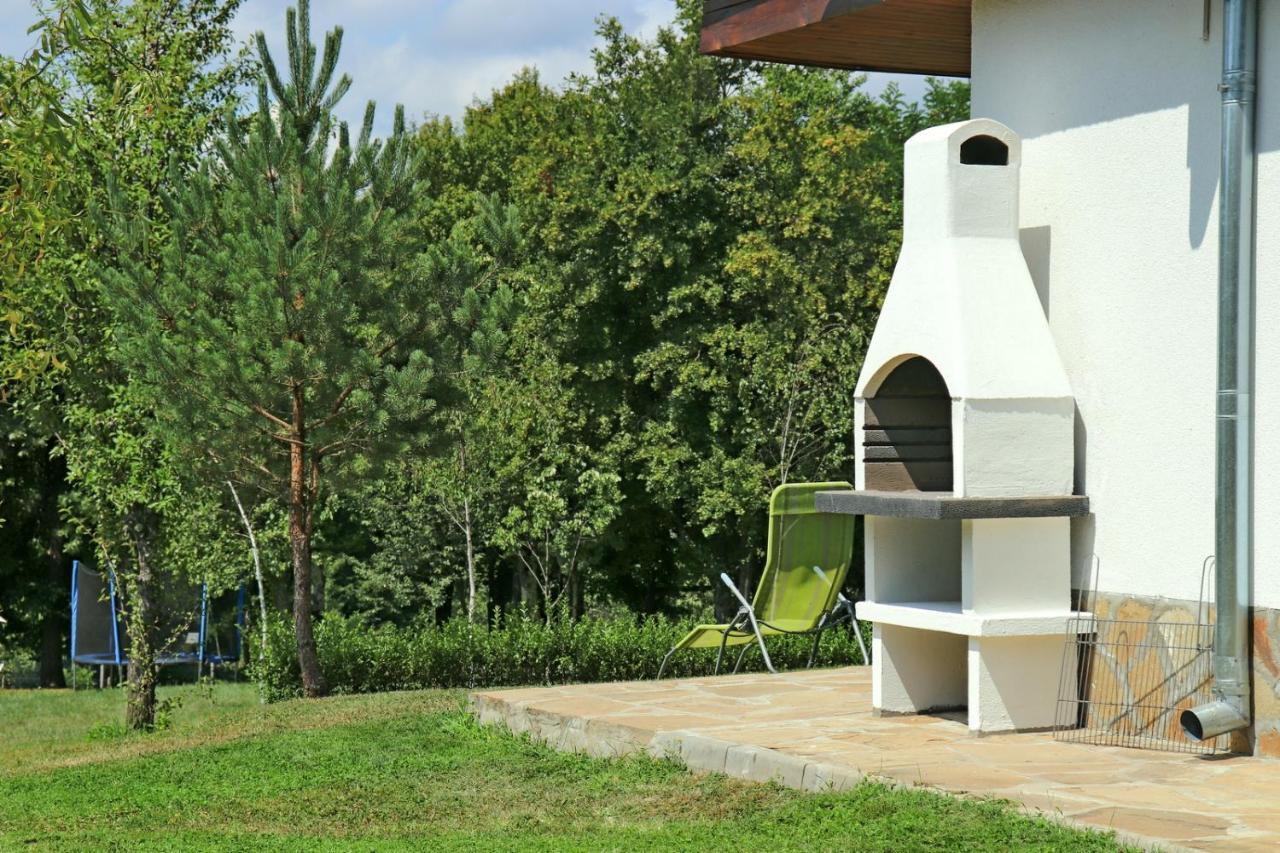 Sinjirite Complex Hotel Elena Exterior photo