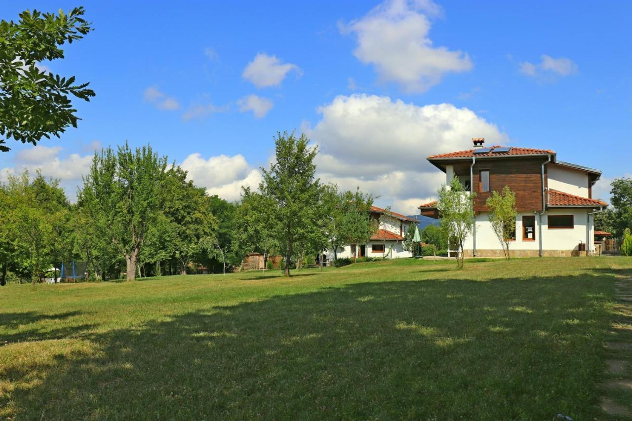 Sinjirite Complex Hotel Elena Exterior photo