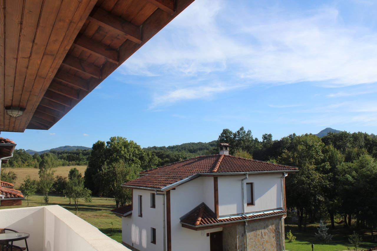 Sinjirite Complex Hotel Elena Exterior photo