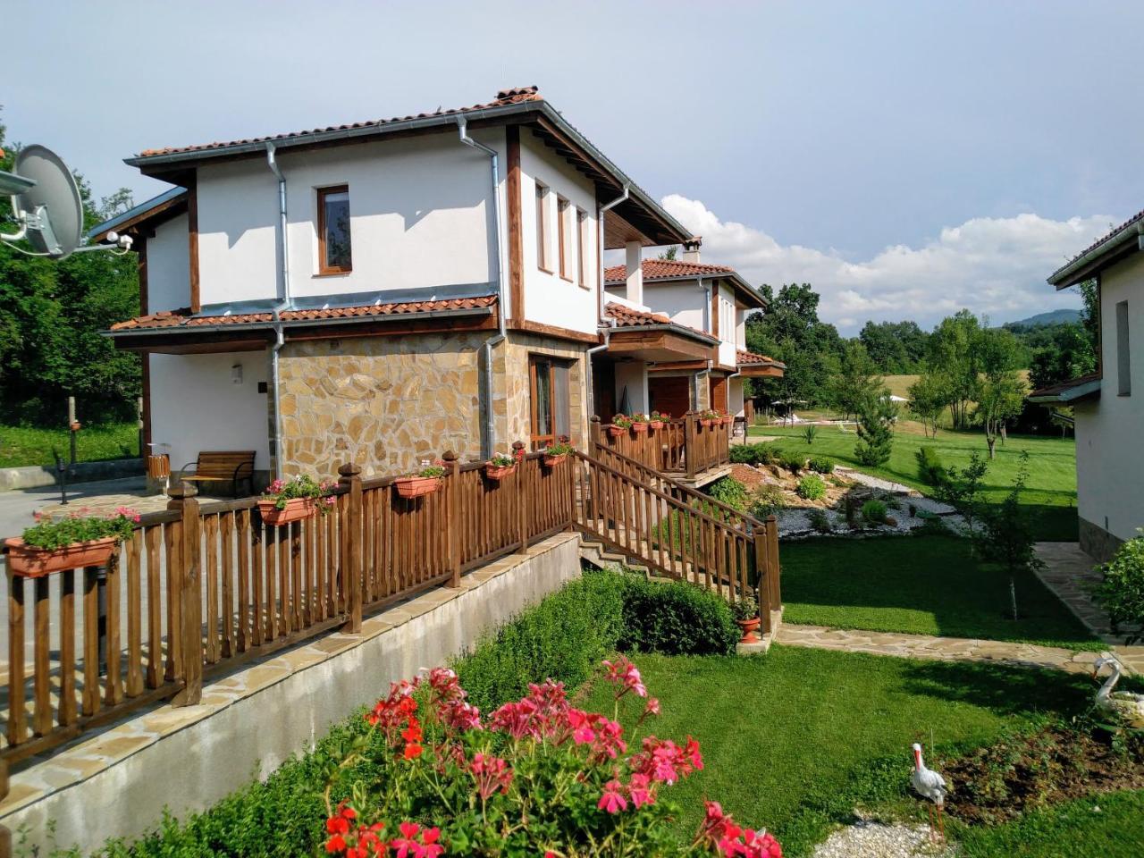 Sinjirite Complex Hotel Elena Exterior photo