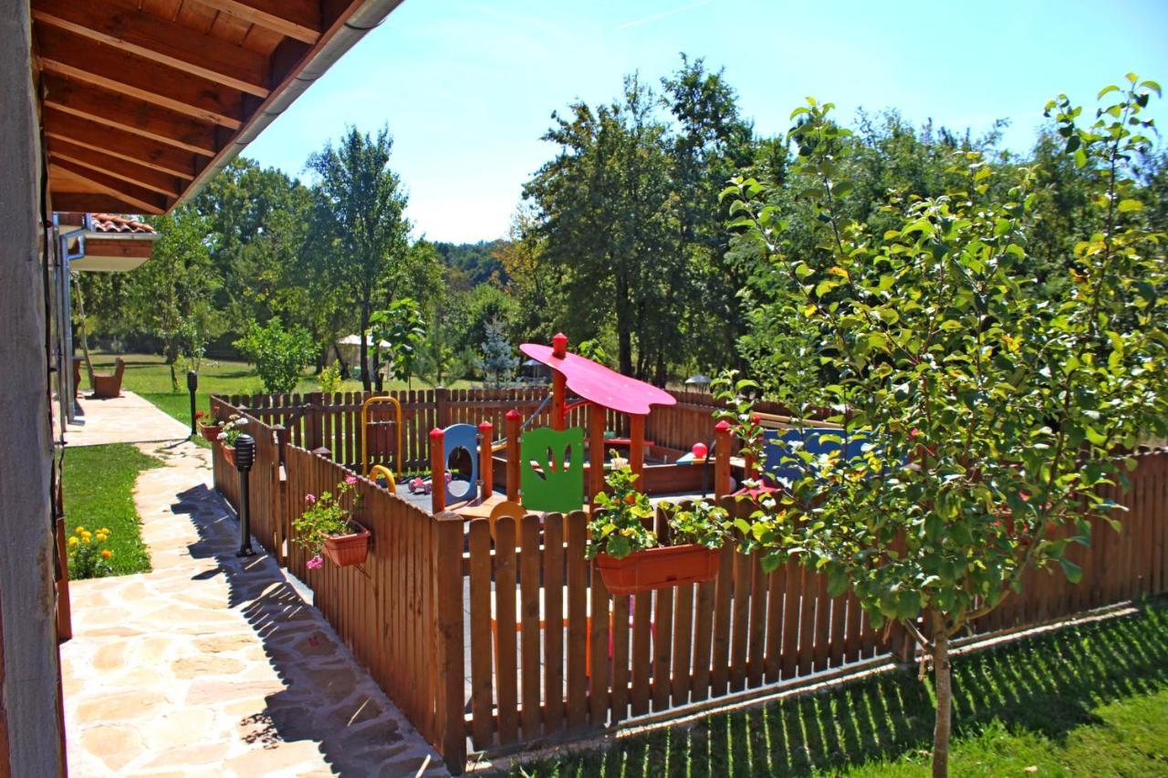 Sinjirite Complex Hotel Elena Exterior photo